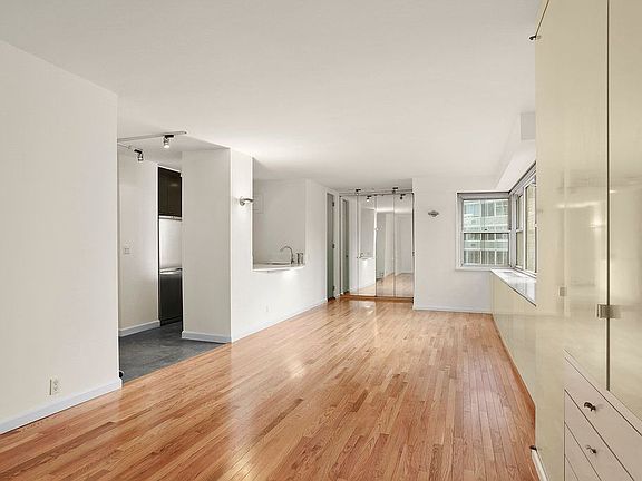 3rd image of 1412 Madison Ave APT 2C