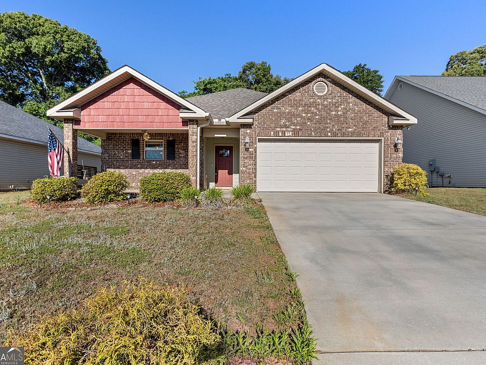 1st image of 109 Hawks Ridge Trce