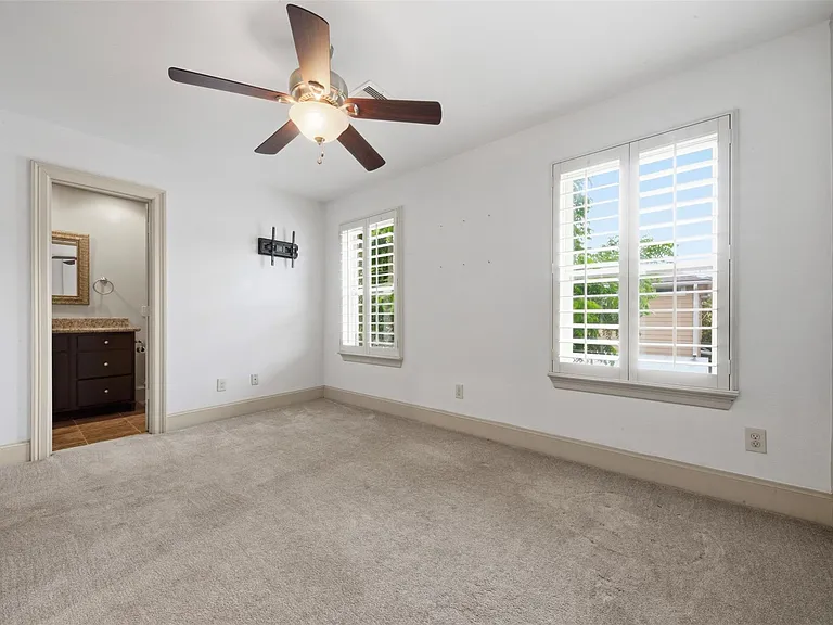 5929 Kansas St — Photo 16