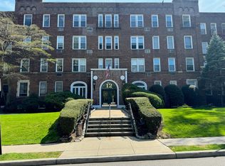 12 Hamilton Pl APT D14, Garden City, NY 11530