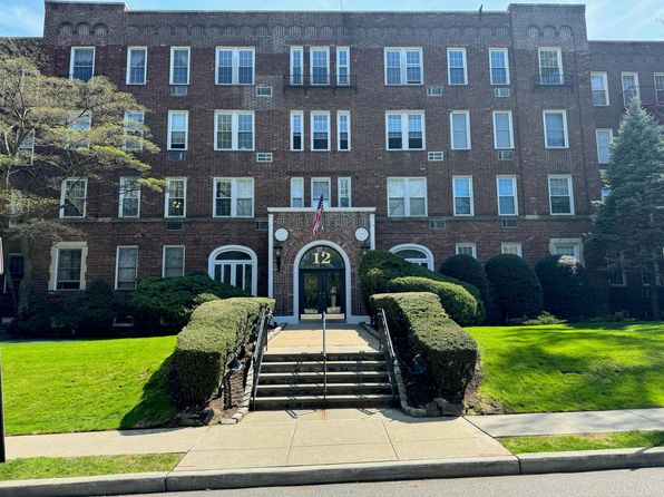 12 Hamilton Pl APT D14, Garden City, NY 11530