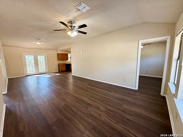 3 bed, 2.0 bath, 1158 sqft, $1,650 — Photo 4