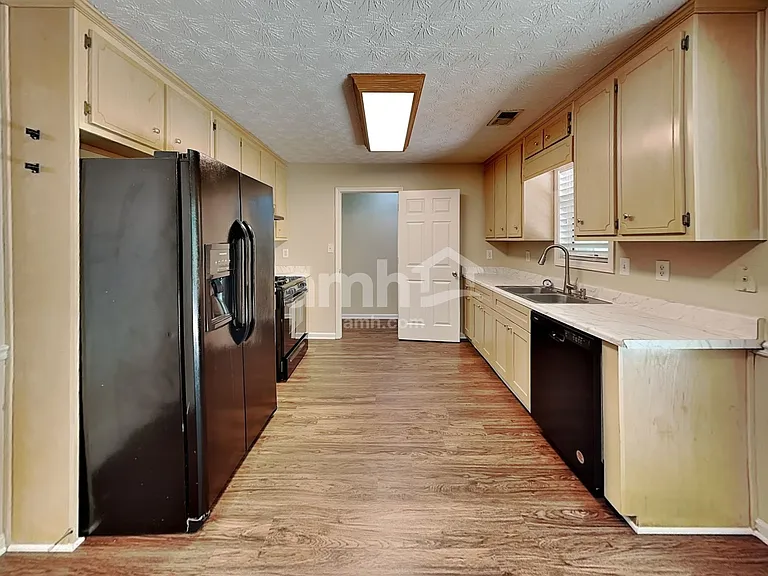 177 Waters Edge Dr — Photo 3