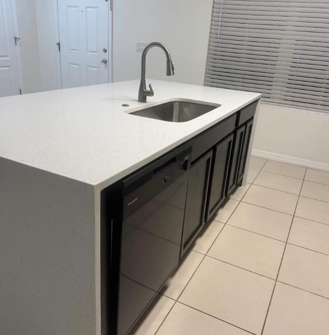 3 bed, 2.5 bath, 1672 sqft, $2,300 — Photo 4