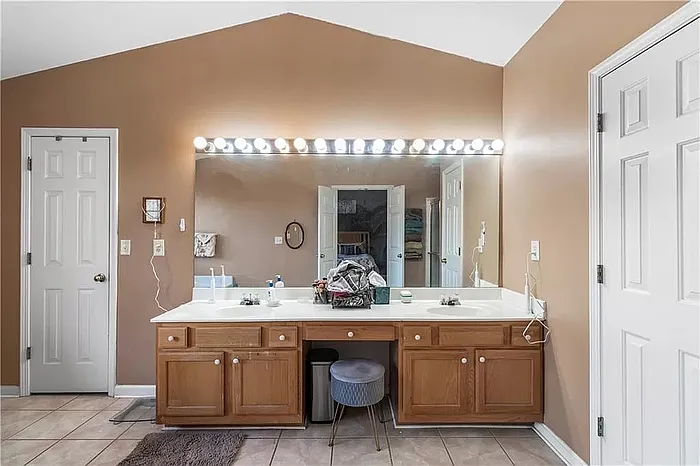 115 Quarrington Ct — Photo 10