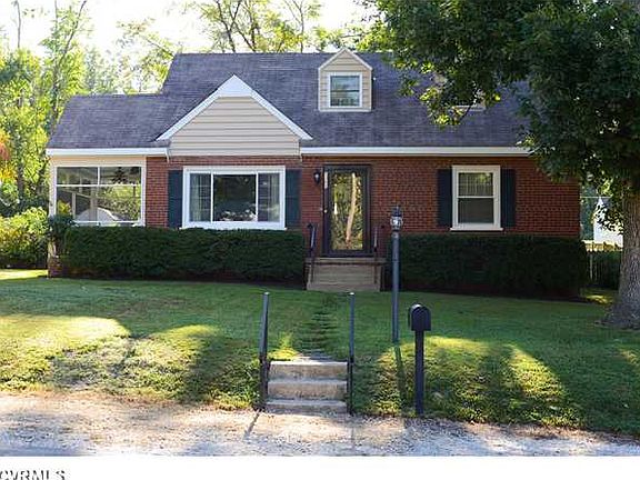 2nd image of 1305 Camden Dr