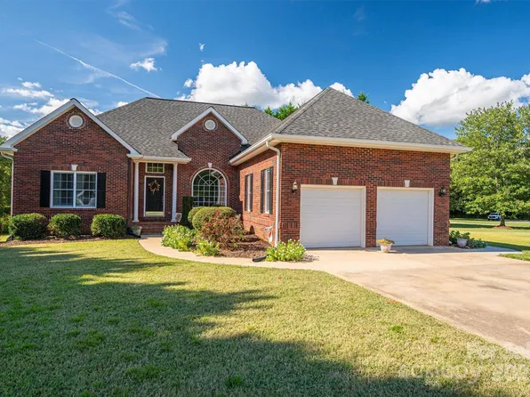 251 Howington St, Boiling Springs, NC 28152