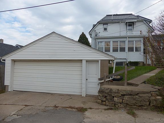 3rd image of 457 Burch St #1/2