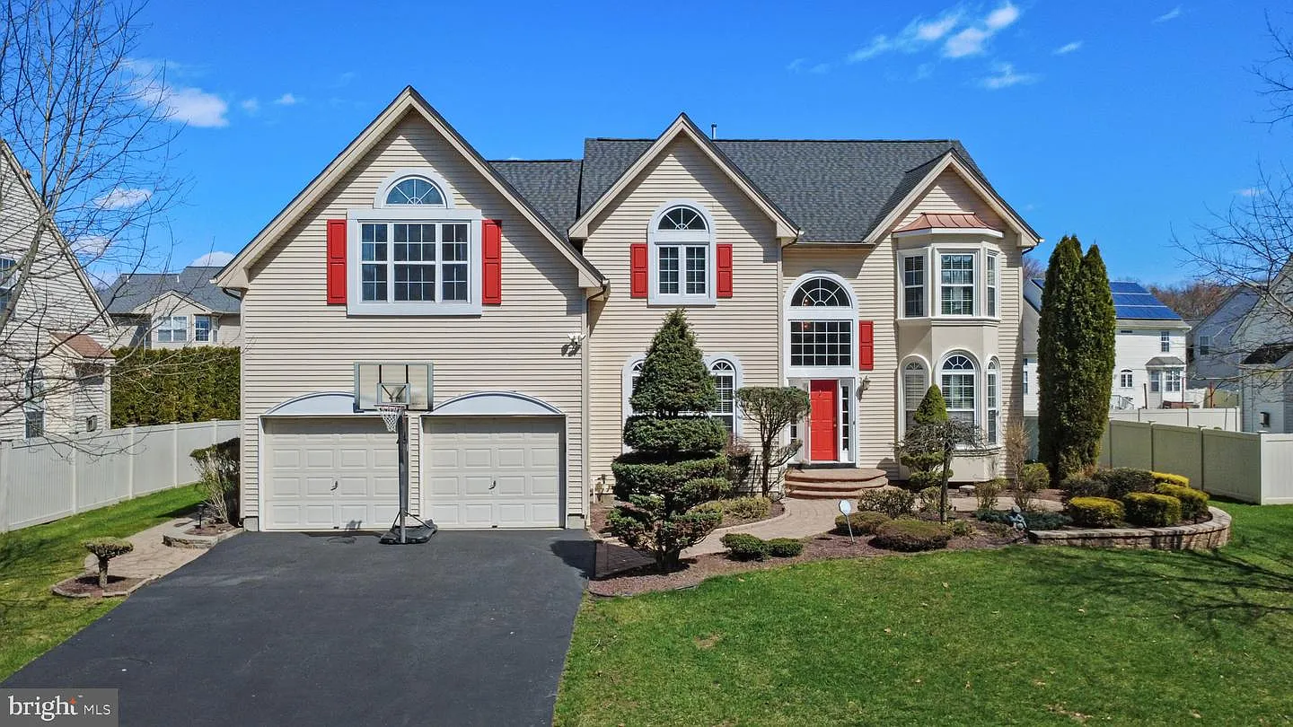 4 Bernadette Cir photo 1