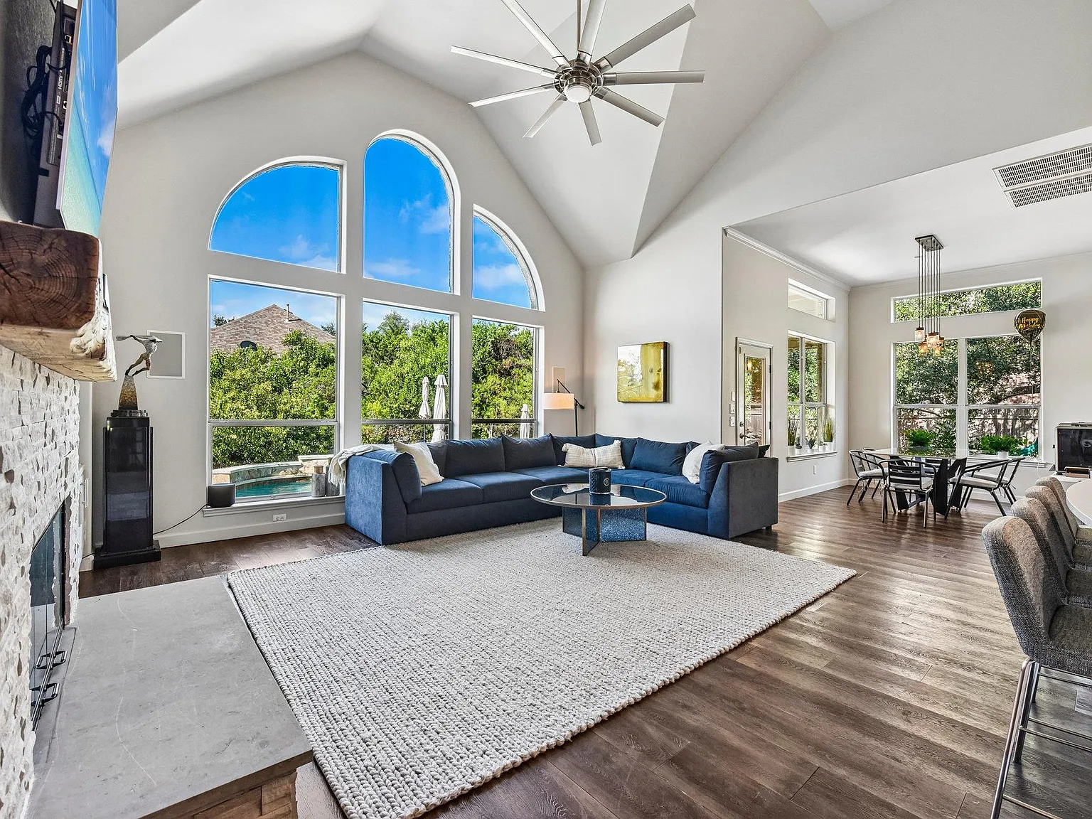 6 bed, 4.0 bath, 4162 sqft, $7,000 — Photo 4