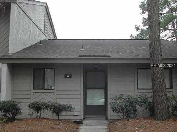 2nd image of 96 Mathews Dr APT 4