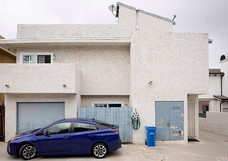 2nd image of 1910 Huntington Ln