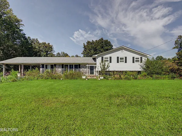319 Woodland Dr, Harriman, TN 37748