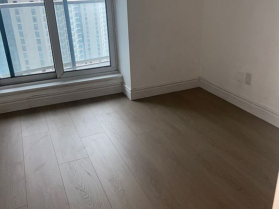 5th image of 8 York St #2206
