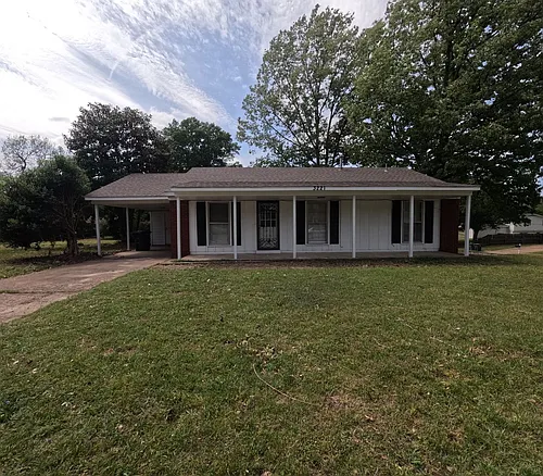3221 Melbourne St Photo 1