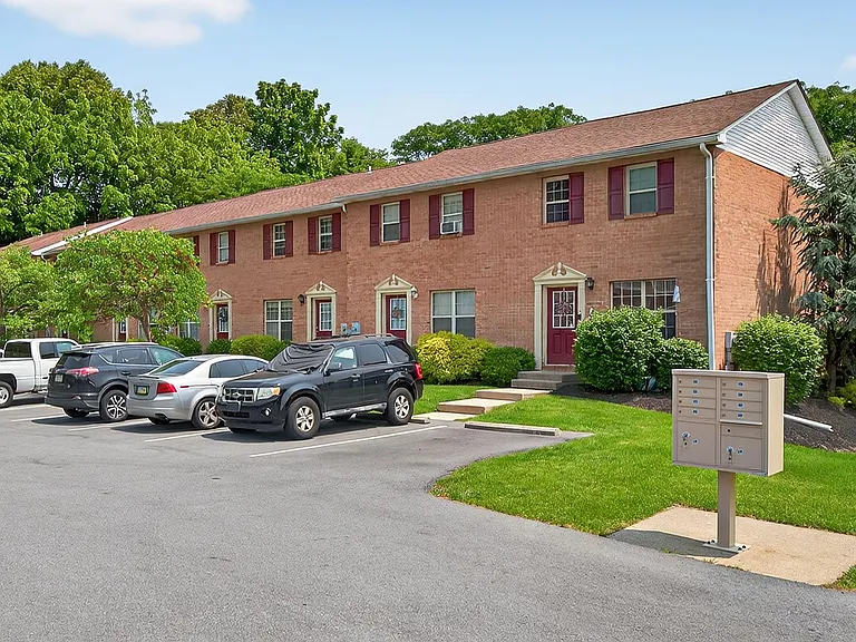 Waters Edge Apartments — Photo 21