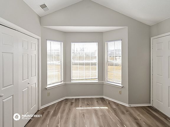 5th image of 2591 Waverly Dr
