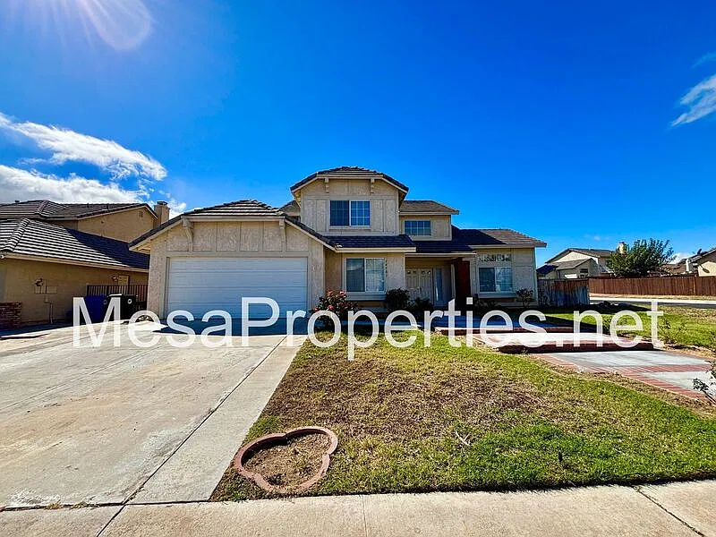 5 bed, 3.0 bath, 2546 sqft, $2,500 — Photo 3