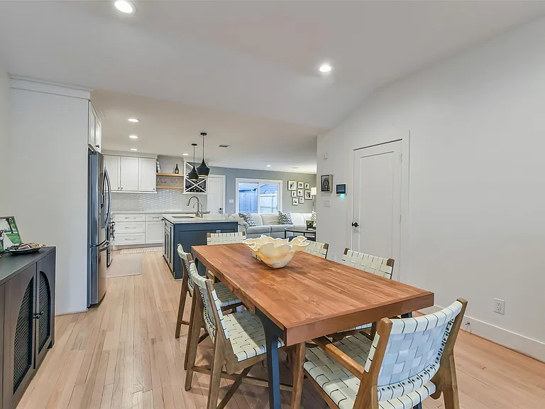 910 Algregg St — Photo 12