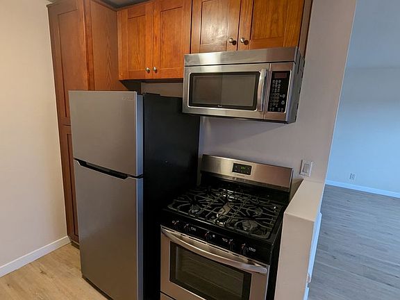 4th image of 829 Ocean Park Blvd