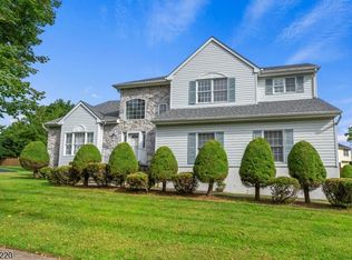 4 Hawthorn Dr, Roxbury Twp., NJ 07876