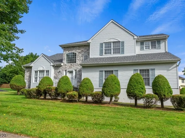 4 Hawthorn Dr, Roxbury Twp., NJ 07876