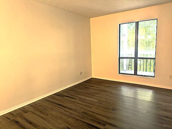 2nd image of 101 Warm Springs Cir