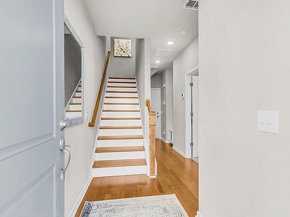 3rd image of 141 Rowans Creek Dr