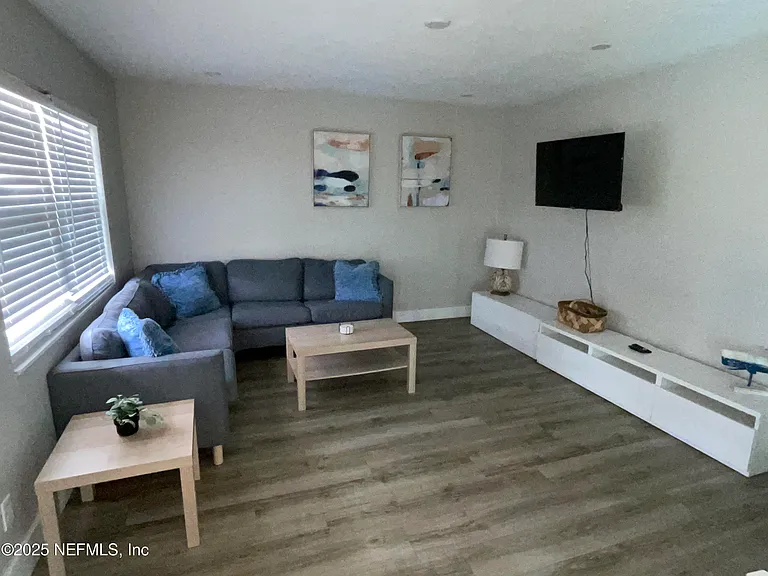 318 Arricola Ave #101 — Photo 11