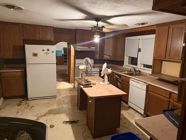 3 bed, 1599 sqft, $1,000 — Photo 3