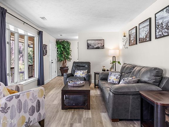 5th image of 6720 Ridgeview Rd