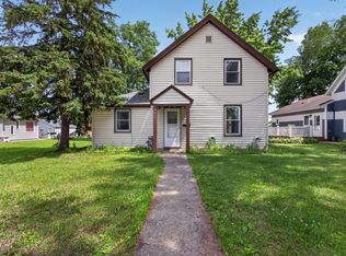 317 S 4th St, Le Sueur, MN 56058