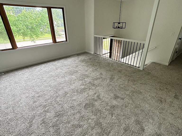 480 Valley Dr — Photo 4