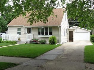 1929 6th St NW, Minot, ND 58703