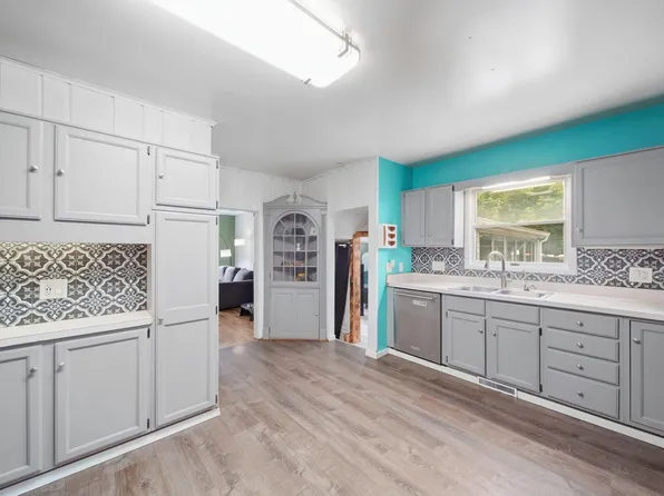 865 Winifred St, Jackson, MI 49202