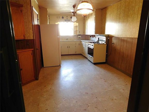 3rd image of 1403 Nugent St
