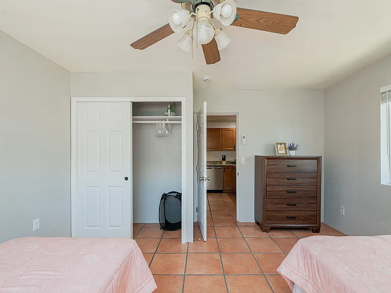 1002 E Simmons St — Photo 13