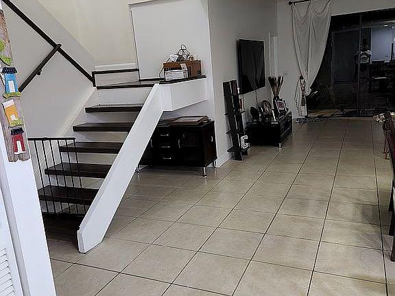 4th image of 10111 NW 52nd Ter