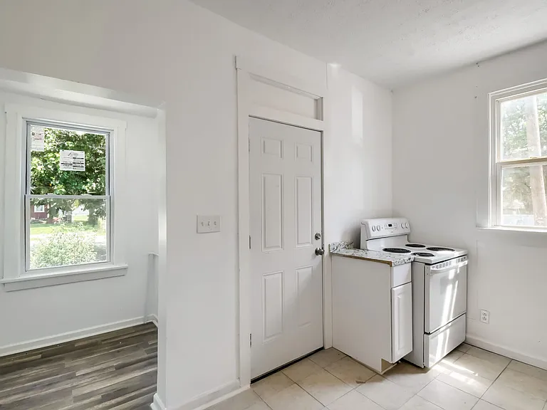 62-64 S Eureka Ave #62 — Photo 9