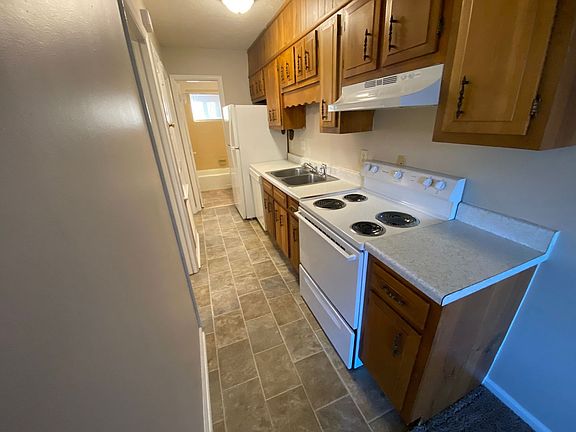 5th image of 102 Holmes Cir APT 1