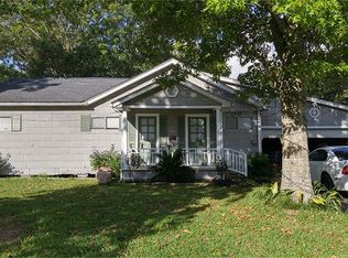 704 Oak Ave, Highlands, TX 77562