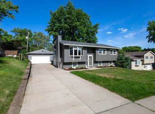 4718 N Ripley St, Davenport, IA 52806