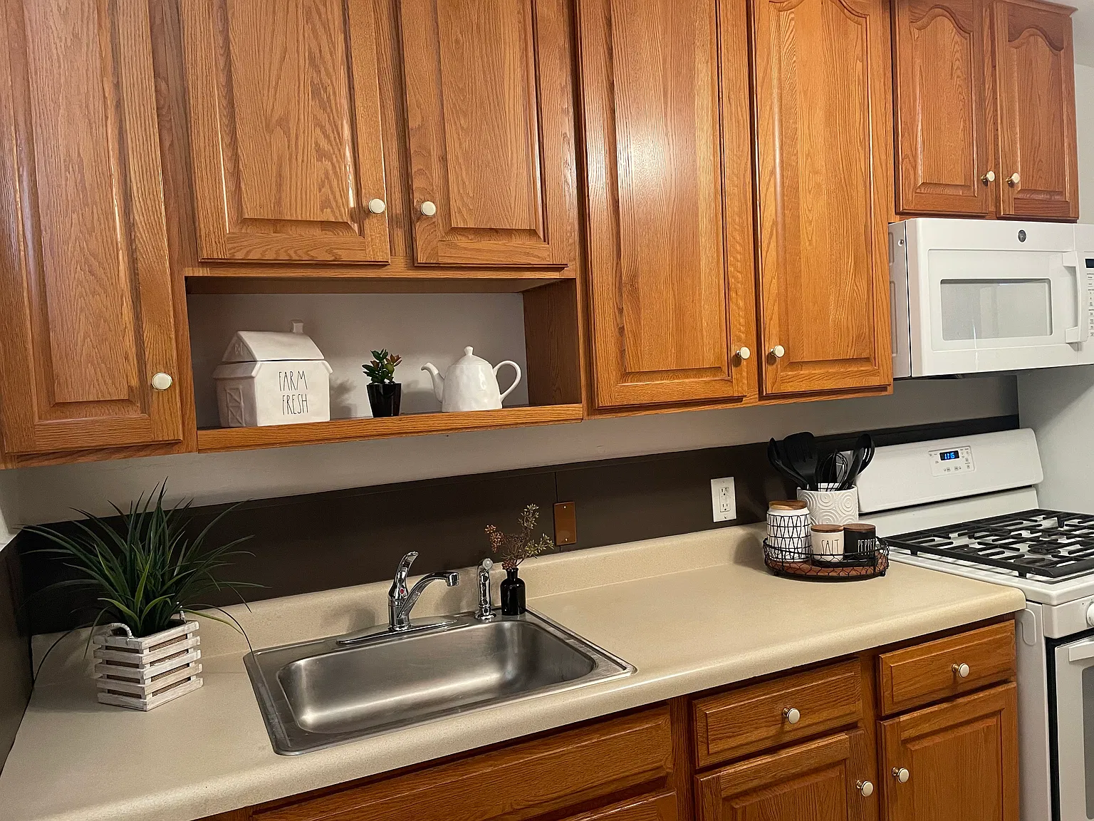 2 bed, 733 sqft, $1,350 — Photo 3