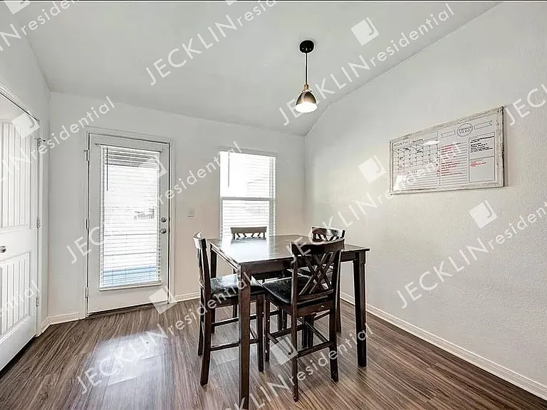 105 Kleberg Ct — Photo 9