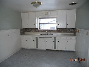 2nd image of 1301 Elm St