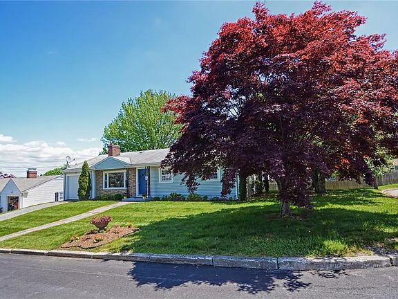 4th image of 10 Garden Dr
