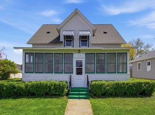 827 7th Ave SW, Faribault, MN 55021