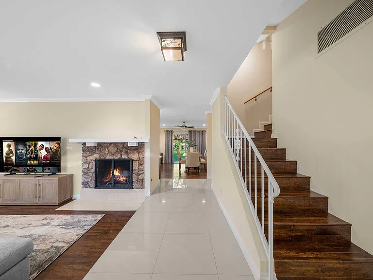 416 Camaritas Dr — Photo 21