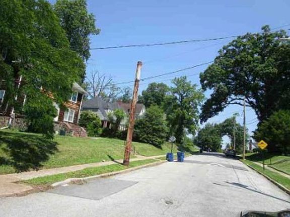 Exterior Neighborhood (street photo)