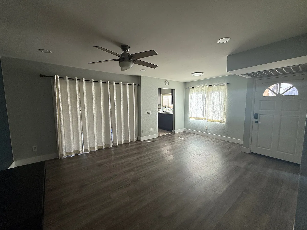 Building Photo - 13250 Wimberly Sq #207